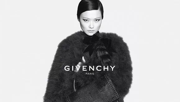 李宇春和刘雨昕私下关系,李宇春刘雨昕穿裙子