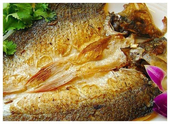 鱼怎么煎不粘锅不掉皮视频讲解,煎什么鱼不粘锅不破皮