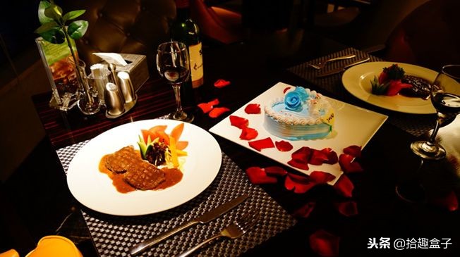 红酒软木塞破损没有开瓶器怎么开,红酒忘带开瓶器