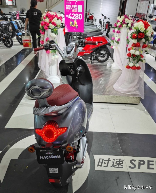 爱玛2018年的智能电摩,爱玛电摩最顶配版