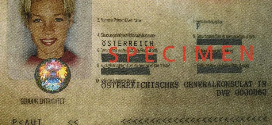 护照上面蓝色防伪照片效果,各国护照上的精美光学全息防伪图