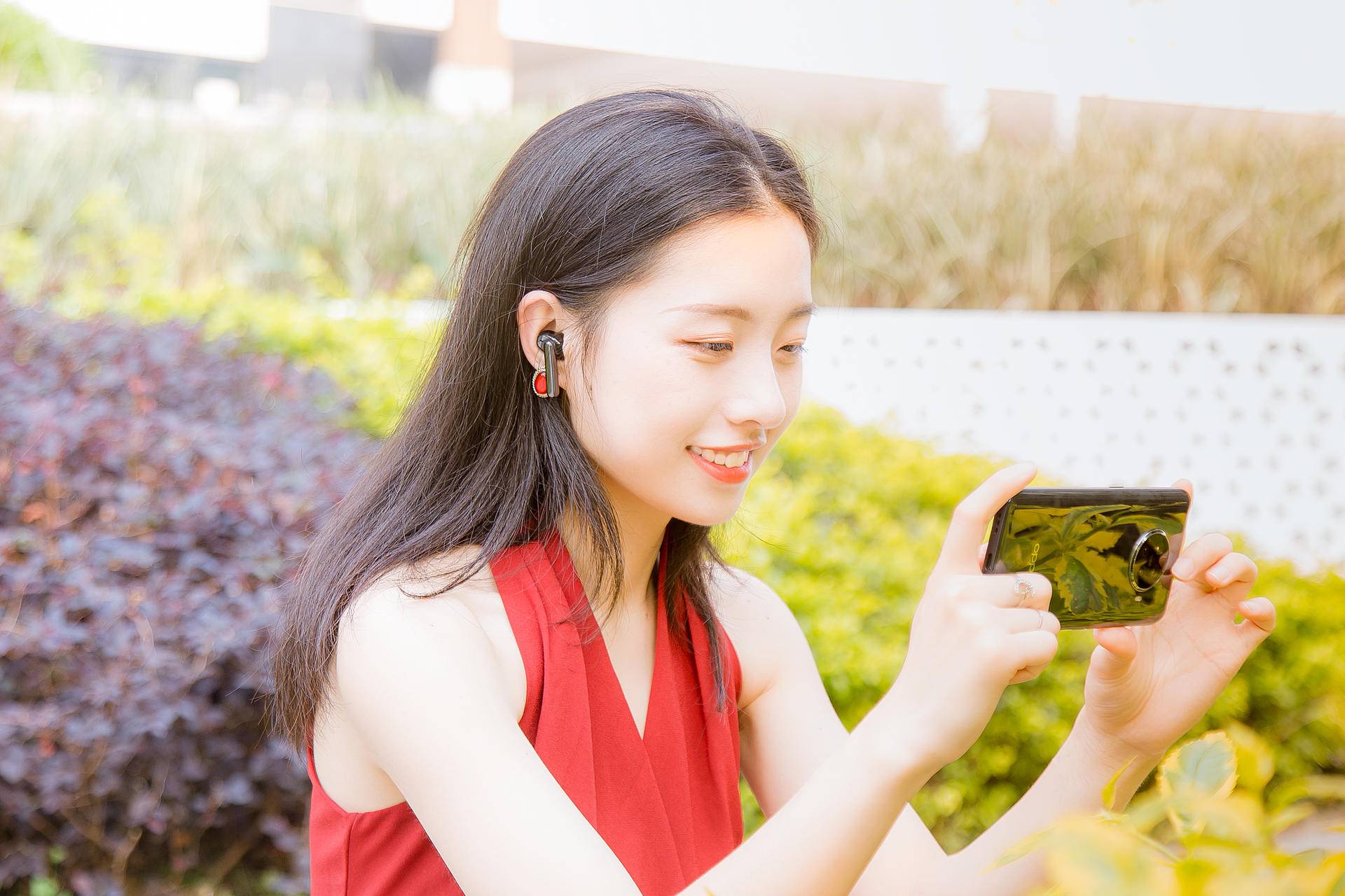 “敢自黑”碰撞李易峰，“蜜蜂”：同款冲冲冲