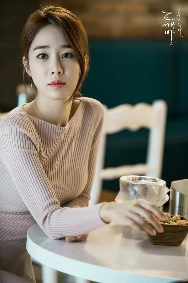 刘仁娜触及真心穿搭照,触及真心刘仁娜第一次去律所出场