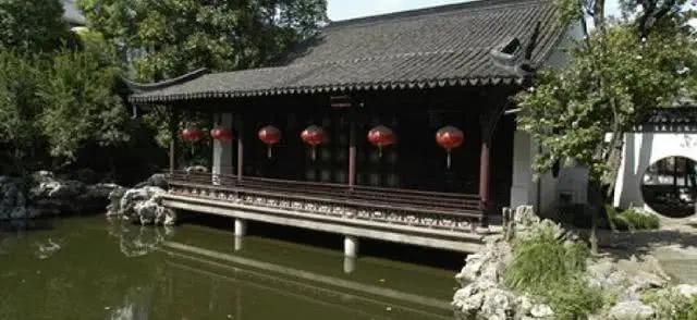 老师打扫卫生，却无意中发现一个“木疙瘩”，专家检查：皇帝木玺