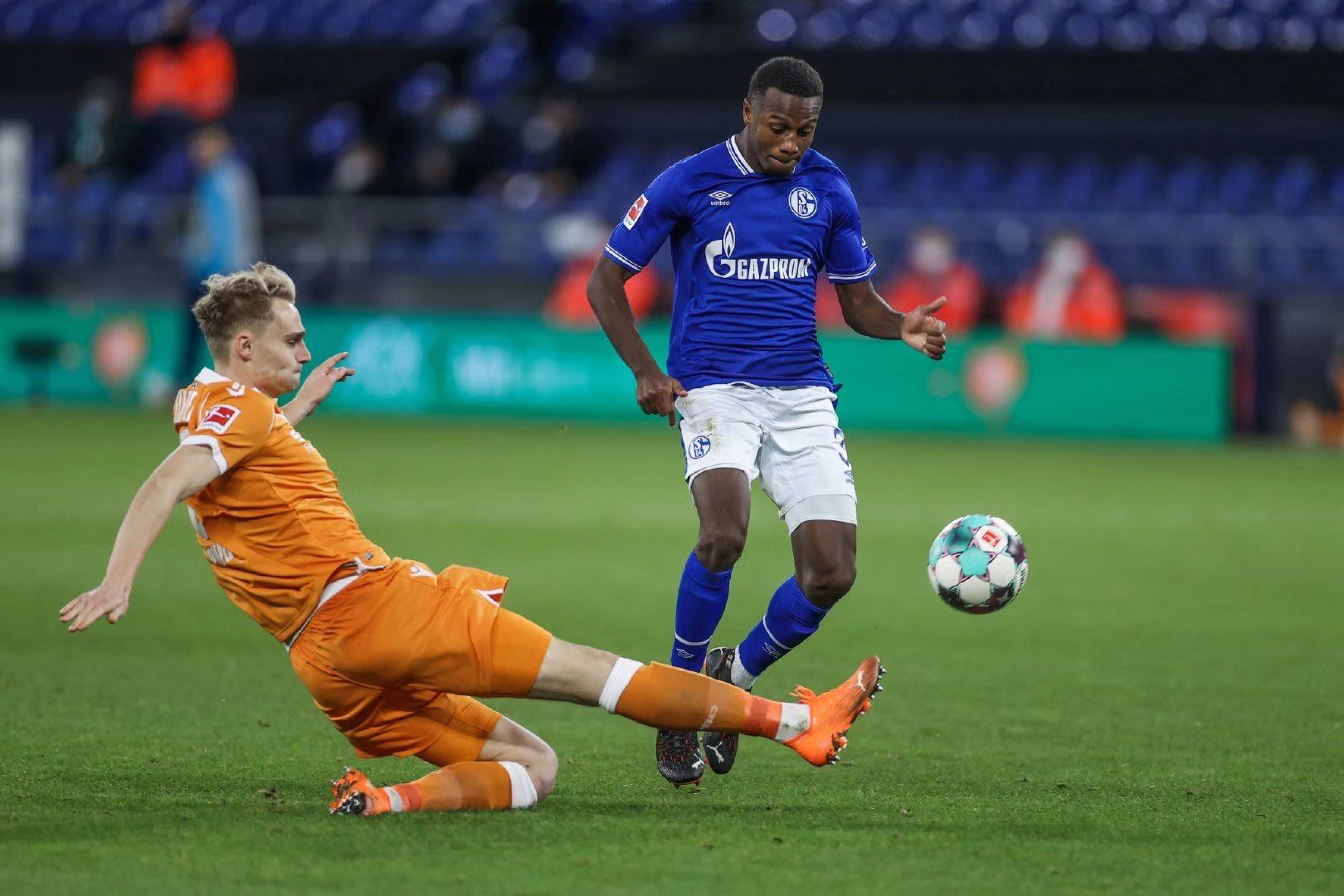 0-0德甲3.9亿劲旅持续低迷,拜仁0:2败给多特蒙德