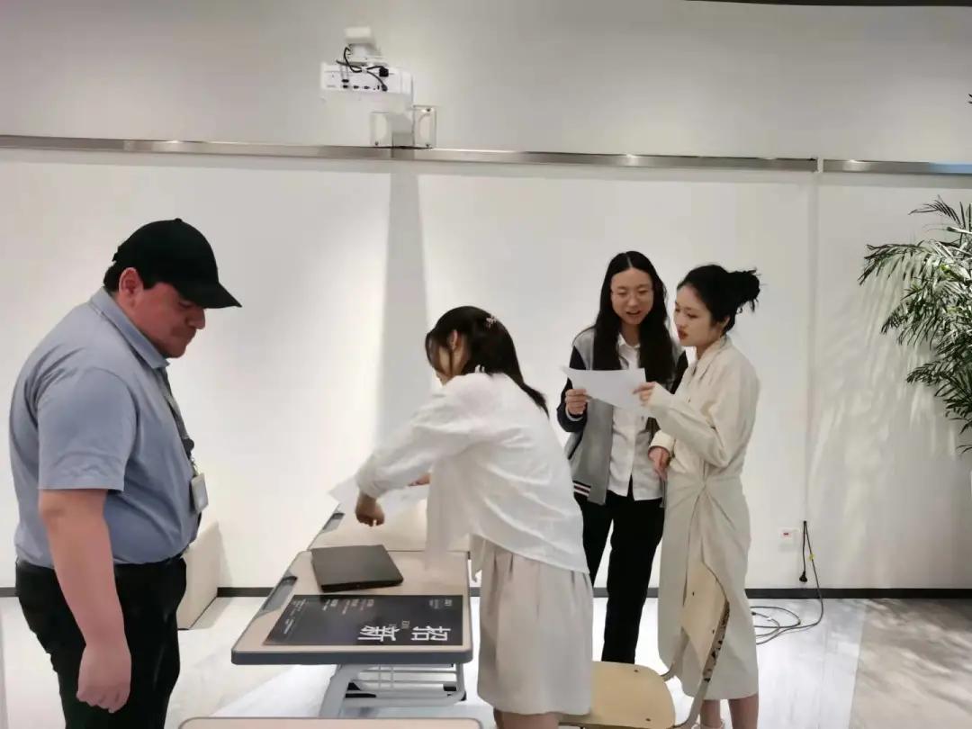 上海高藤致远创新学校社团招新现场：有趣的人，终会相遇