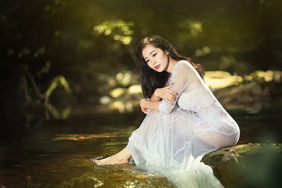 一曲非常柔美好听的秋水伊人,一曲秋水伊人