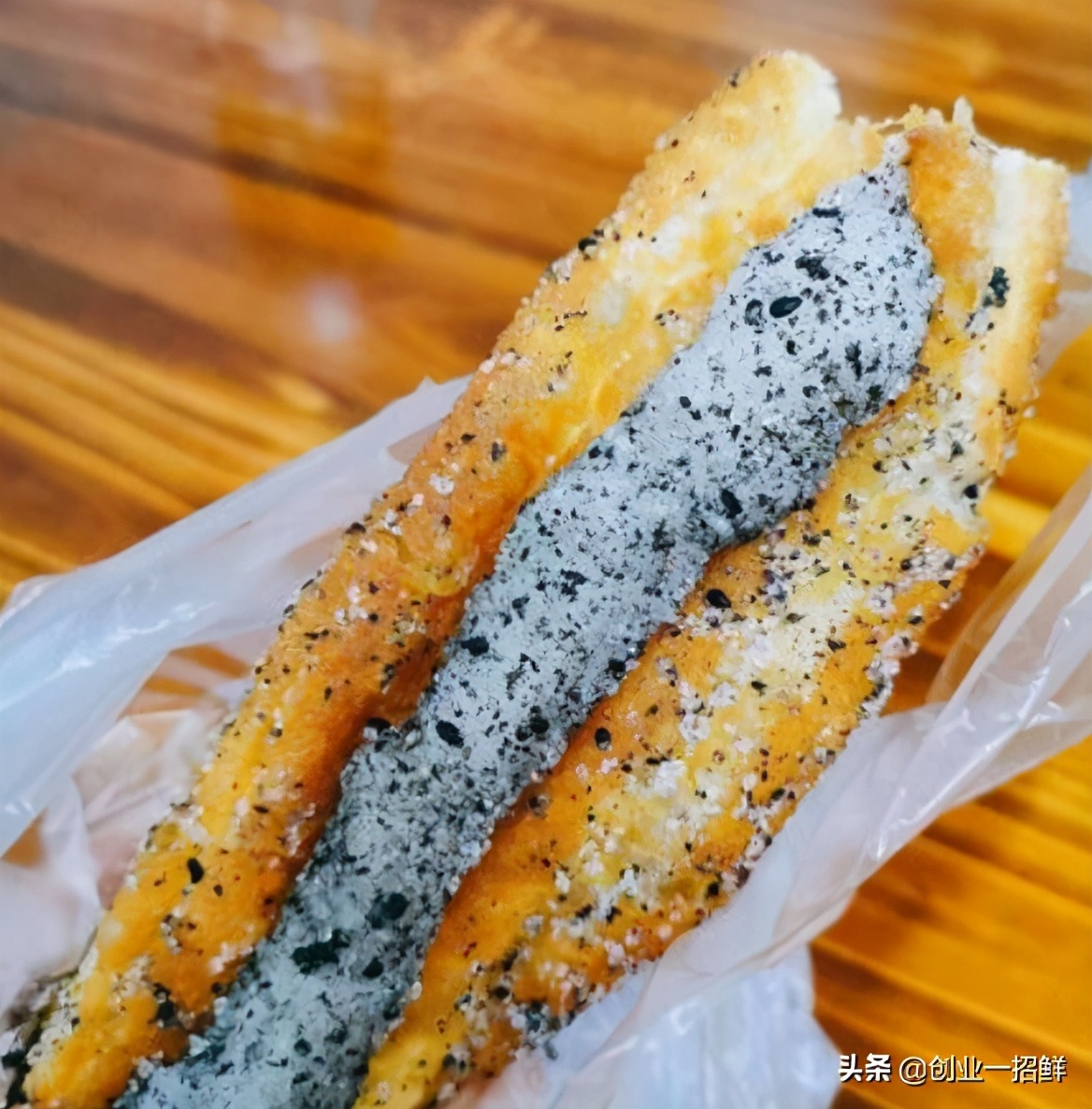 一前一后都火啦，这对双胞胎特色小吃太奇葩