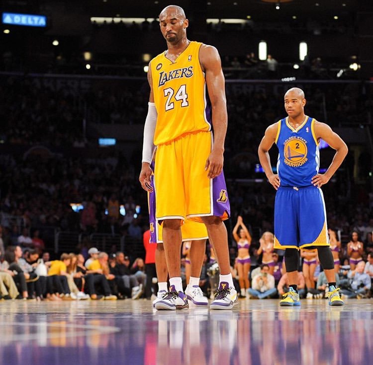 220块钱买到Nike史上最便宜篮球鞋,科比球鞋系列