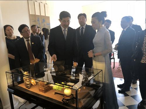 深圳萃华珠宝首饰有限公司,萃华珠宝深度分析