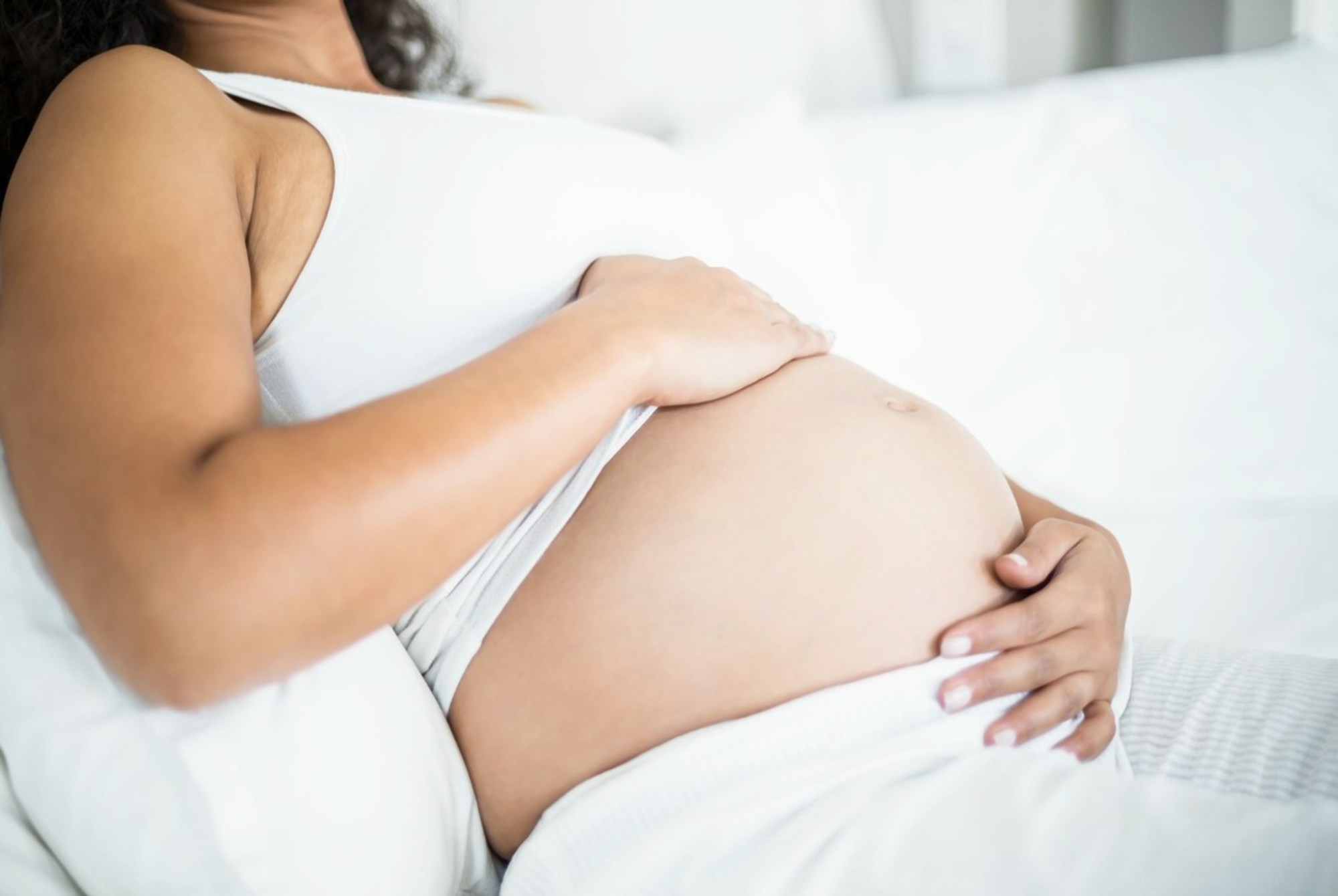 肤色黑的孕妈是不是容易长妊娠纹,怀孕长了黑色素孩子就变白了吗