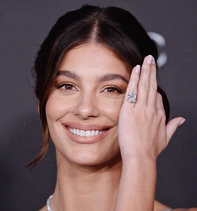 小李子17岁到41岁颜值,21岁小李子的颜值