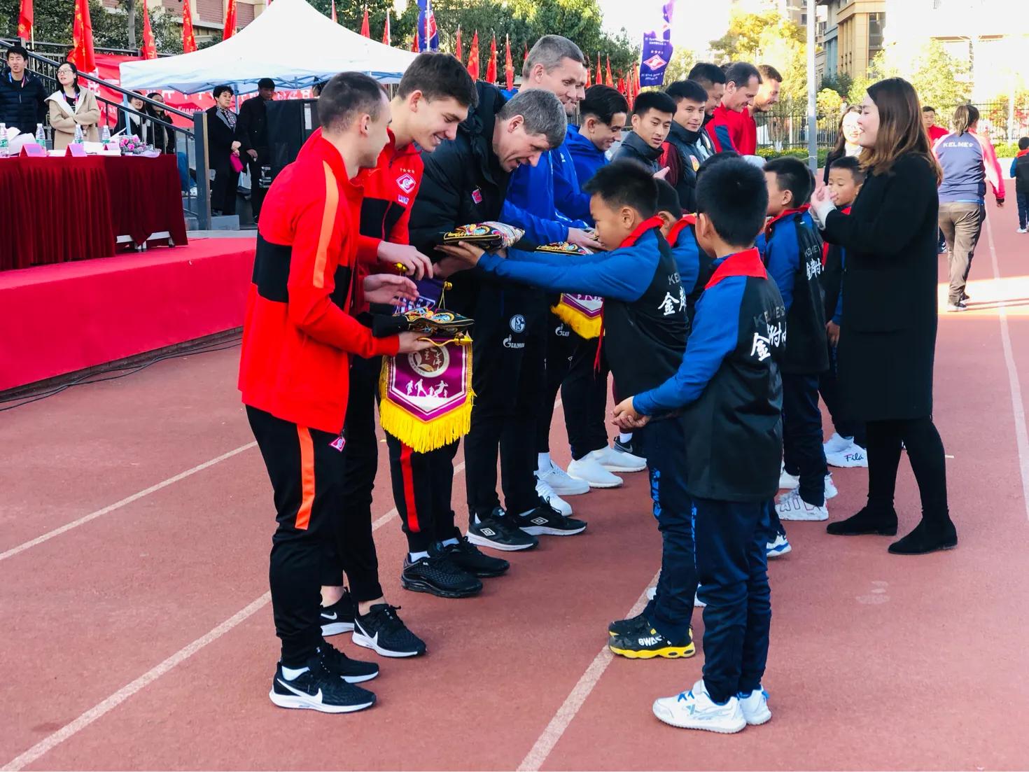 “一带一路彩云之南”国际足球邀请赛走进昆明金岸中学