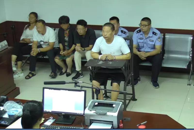 这里打掉恶势力犯罪集团4个、涉恶类犯罪团伙50个，打击涉恶犯罪分子、霸痞分子301人……