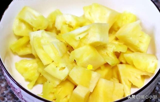 菠萝怎么泡盐水菠萝吃不完放冰箱,菠萝要在盐水里泡几分钟才能吃