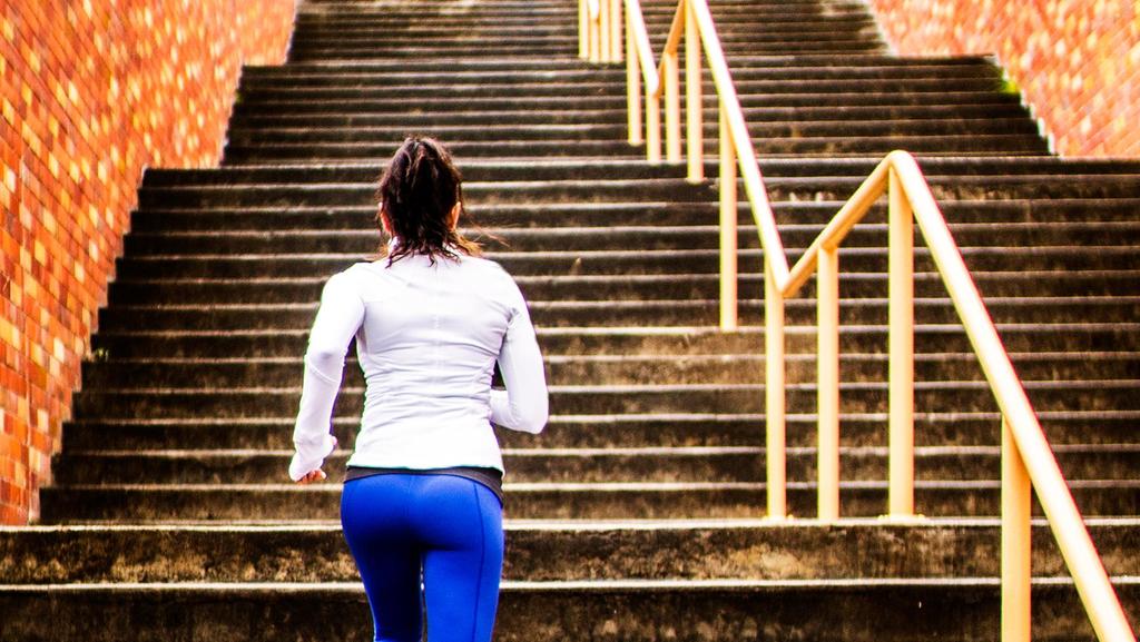爬楼梯减肥为什么不建议低层,爬楼梯能减肥健身吗