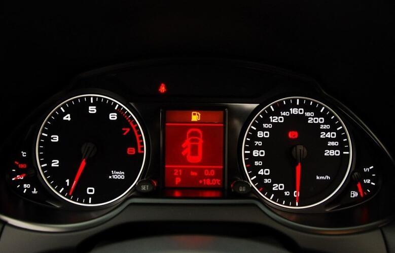 13奥迪q5二手值多少钱,13款奥迪q5二手价格白色