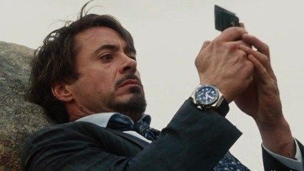 数码考古：钢铁侠用什么手机？