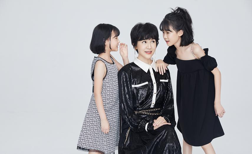 鲍蕾陆毅贝儿写真,鲍蕾母女照片