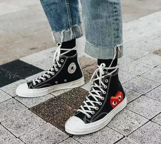 今年最流行的球鞋款式,今年流行的球鞋款式大全