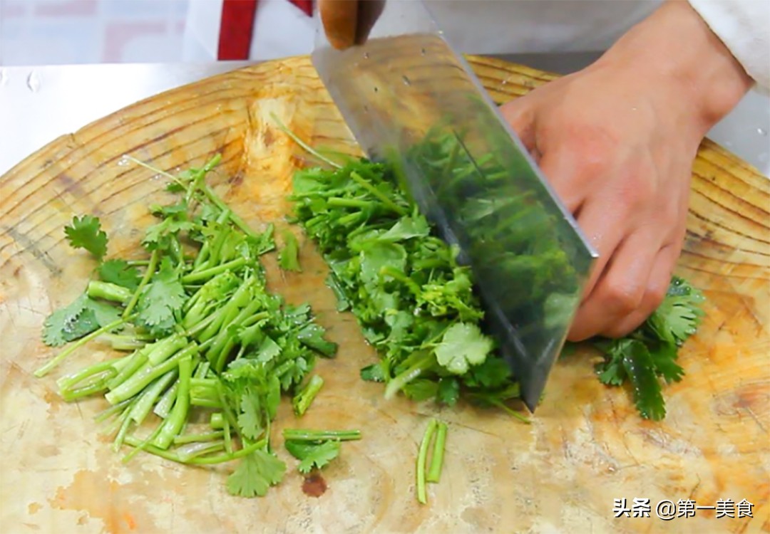 孜然羊肉正宗的做法窍门,家庭版孜然羊肉不滑油