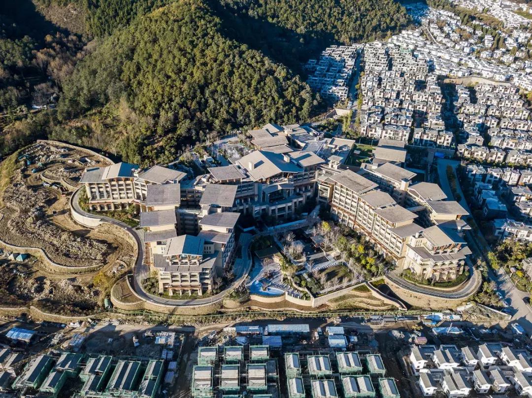 大理洱海苍山希尔顿,背靠苍山面朝洱海