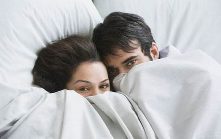 荷兰卫生部建议单身人士,寻找伴侣签订*爱性**协议,免受隔离期孤独