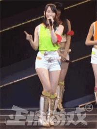 “是小蛇出了轨，还是青蛙劈了腿？”这是现实版的美杜莎？哈哈