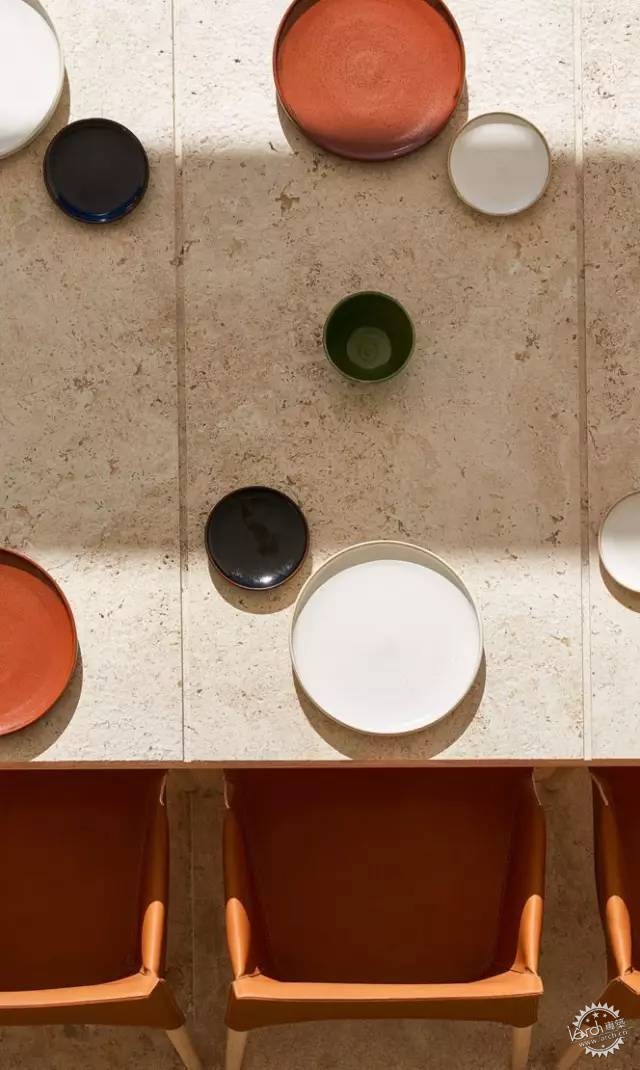 这家性冷淡的“情趣酒店”，开了灯后……嗨爆了