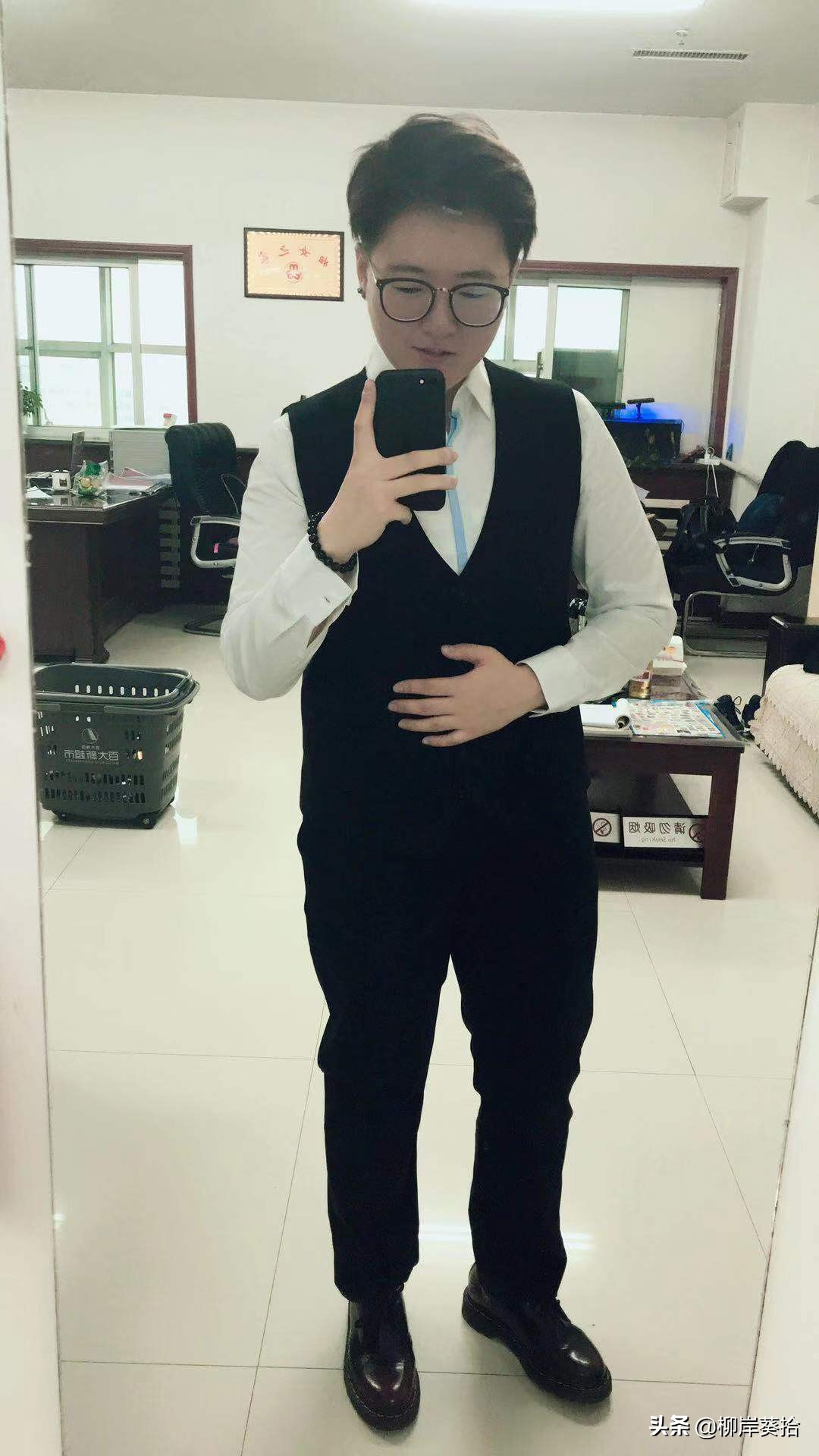 一个柳岸葵拾，串联着L君与小青青的爱与恨，情与怨