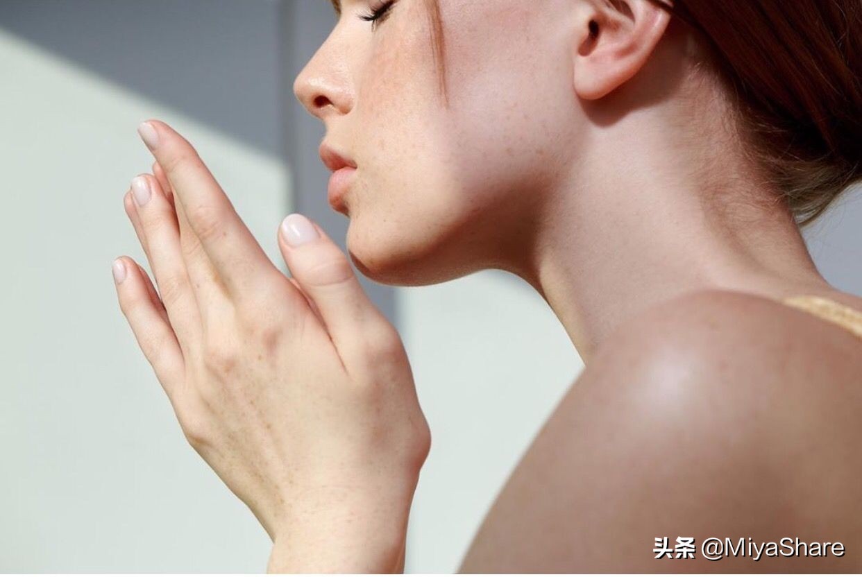 化妆水越粘稠越好？兰蔻粉水凭这点骗了多少人？化妆水到底怎么选