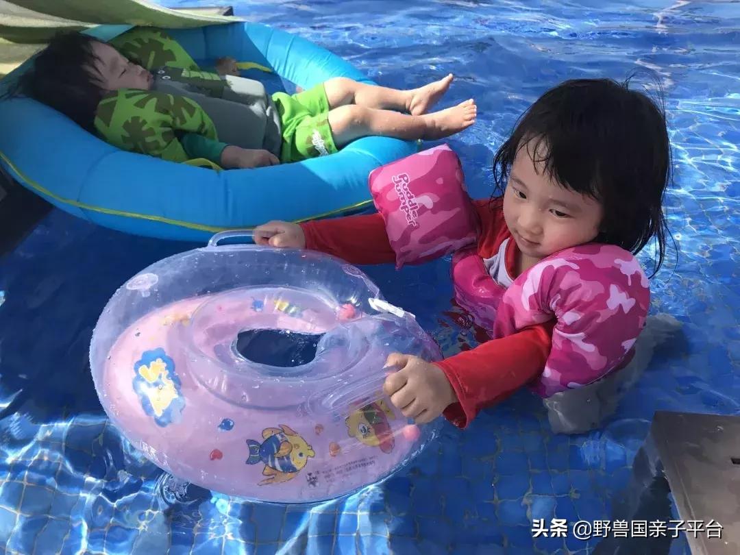 儿童玩水玩沙的正确方法,带小孩去沙滩游泳小技巧