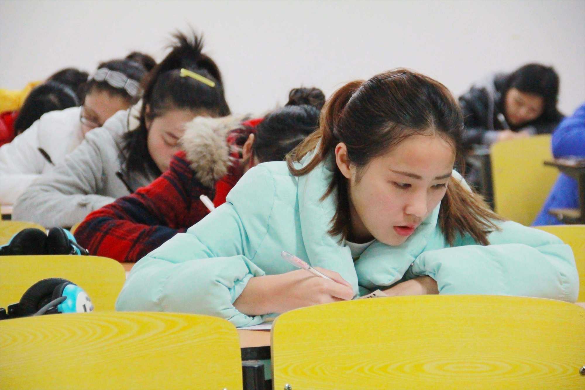 三本好找工作还是大专好找工作,三本生和大专生哪个好找工作