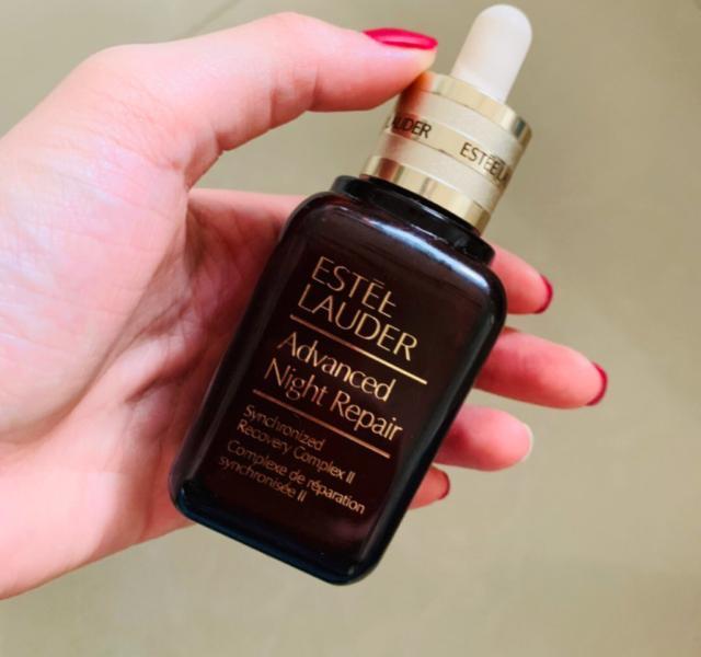 雅诗兰黛小棕瓶精华值得入手吗,雅诗兰黛小棕瓶适合干皮的护肤品