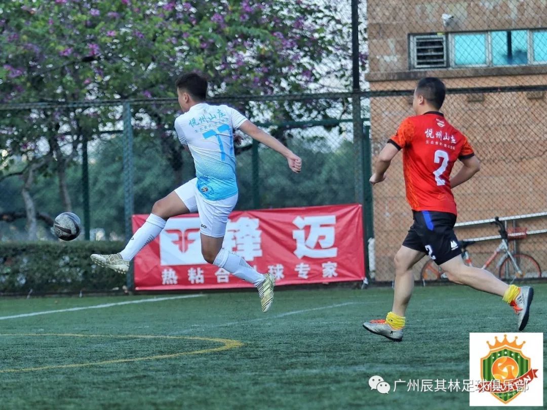 足球运动员为抗击疫情献力,疫情不隔离关爱