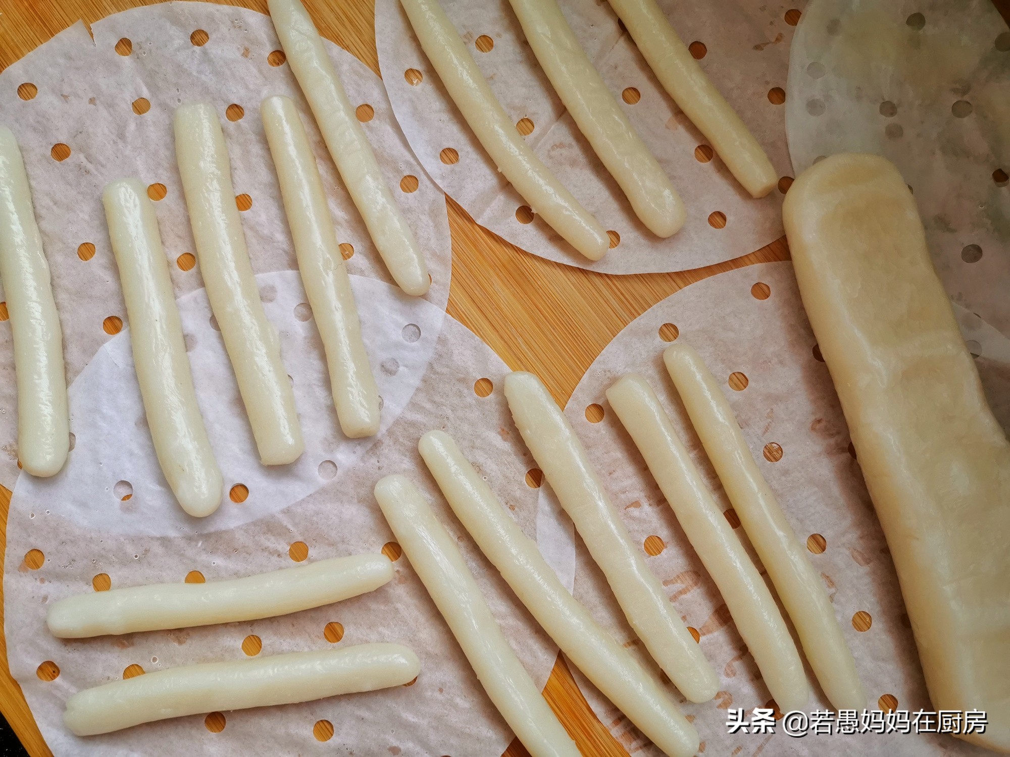 年糕怎么做鲜甜软糯不加枣,年糕太干了怎么做脆皮年糕