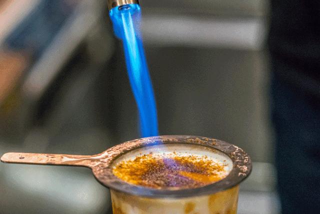 日本冲绳同款！淮海路惊现网红“炒奶茶”，买1送1！