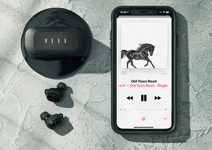 扛在肩上的耳机!现代耳机的那些老前辈