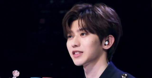 为什么说蔡徐坤是靠黑粉火起来的,蔡徐坤经历全网黑的过程