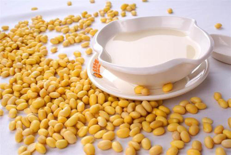 一杯丰富均衡的营养果汁,一杯新鲜果汁补充一天营养