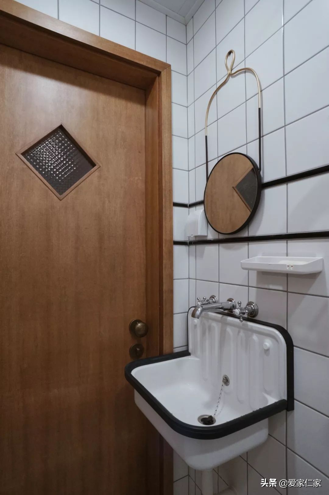 她买下32㎡上海老旧学区房，为女儿打造小桃园，还有超舒适大庭院