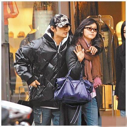 台湾第一女主播侯佩岑与她的母亲,台湾第一甜姐