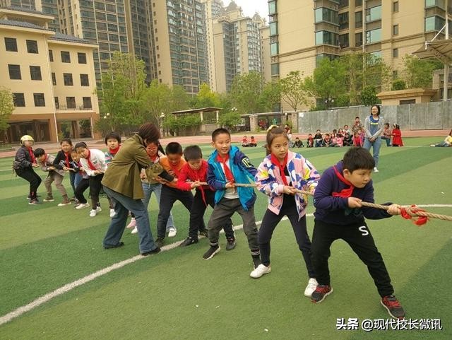 走向操场,“趣”跑步,“趣”踢球——尖草坪区恒大名都小学