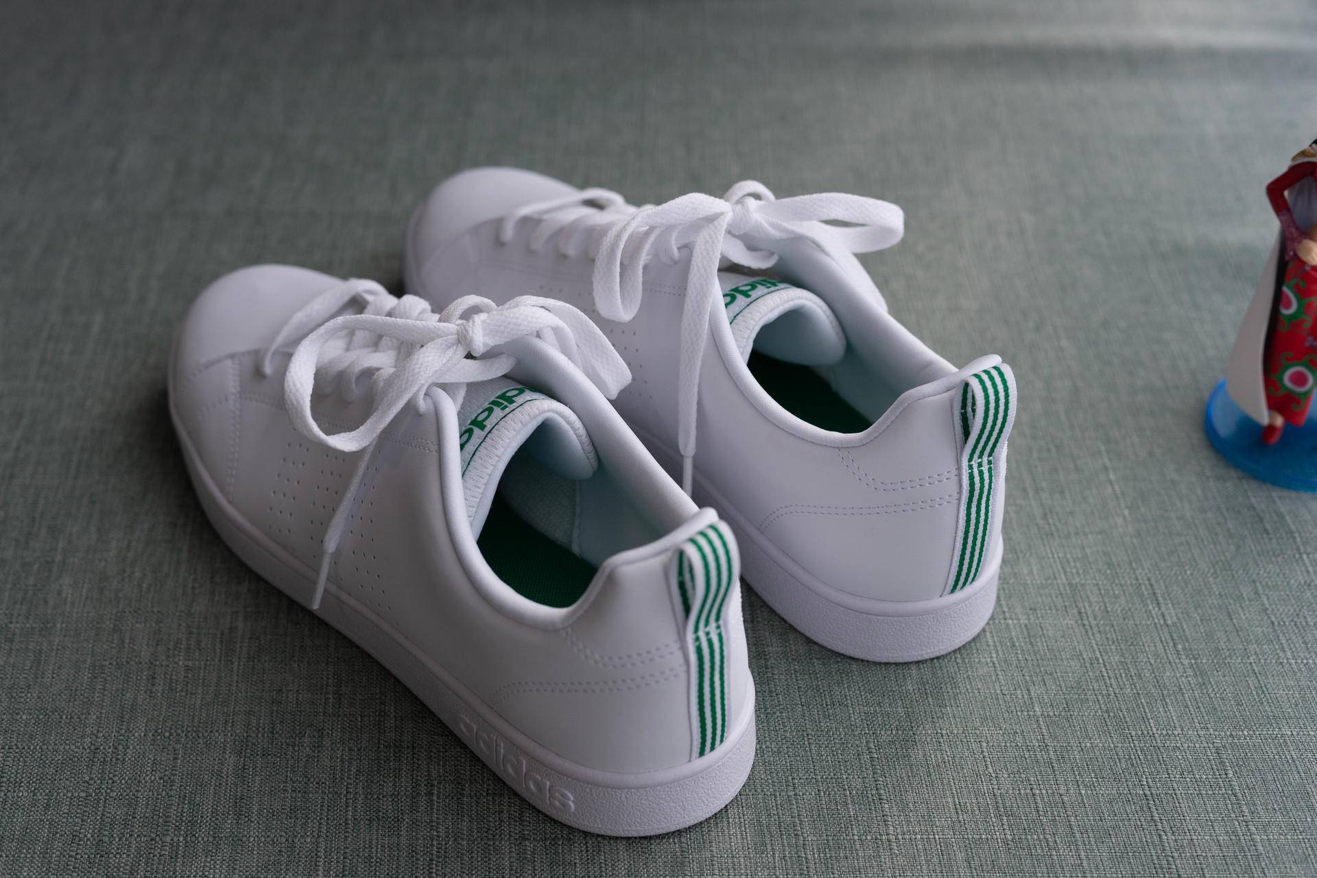 阿迪和彪马小白鞋,阿迪与耐克同类鞋科普