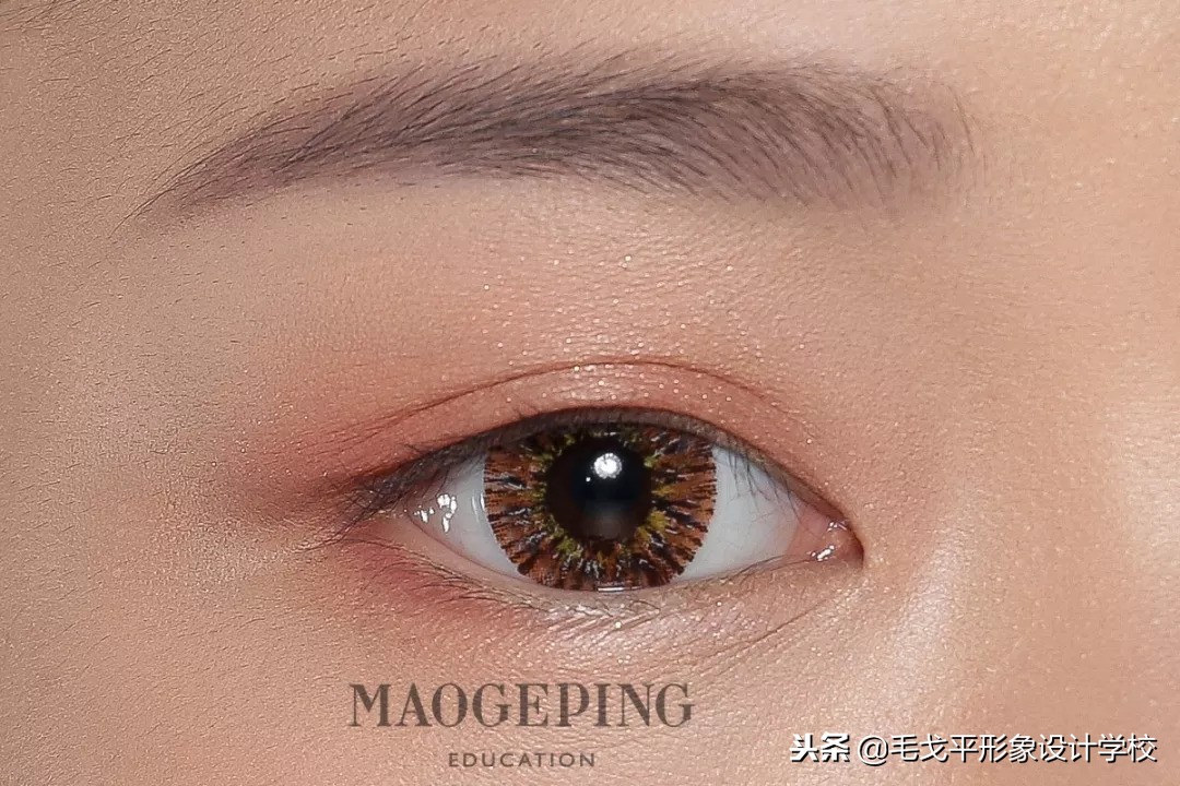 如何画出精致干净的眼妆,怎么画出整容脸