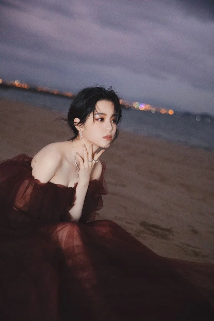 欧阳娜娜像早期娜扎,欧阳娜娜以前和现在妆容