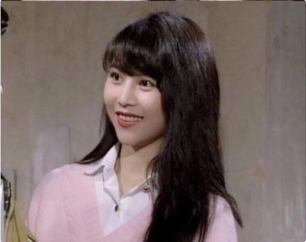 蔡少芬复古穿衣搭配,蔡少芬格子衬衫穿搭