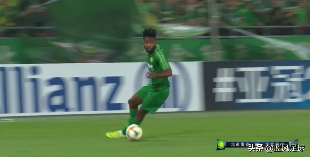 对不起我还是没忍住笑了!28岁中超外援晃过门将后竟自己滑倒