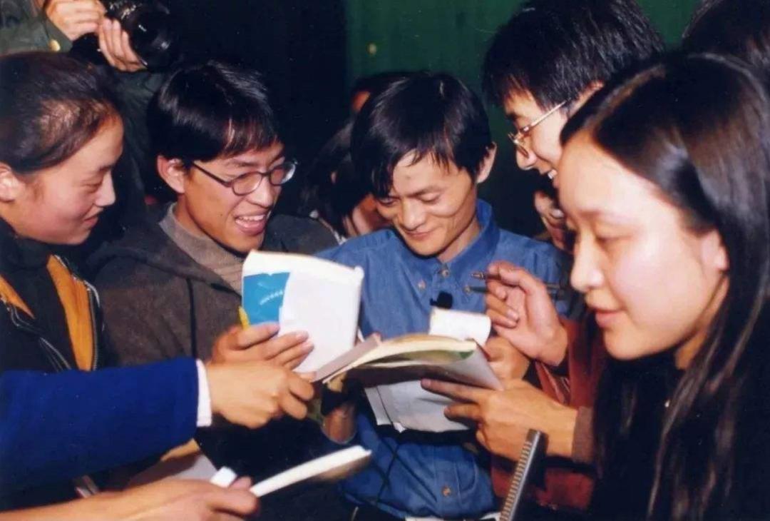 马云前期创业经历,马云几十年的创业经历