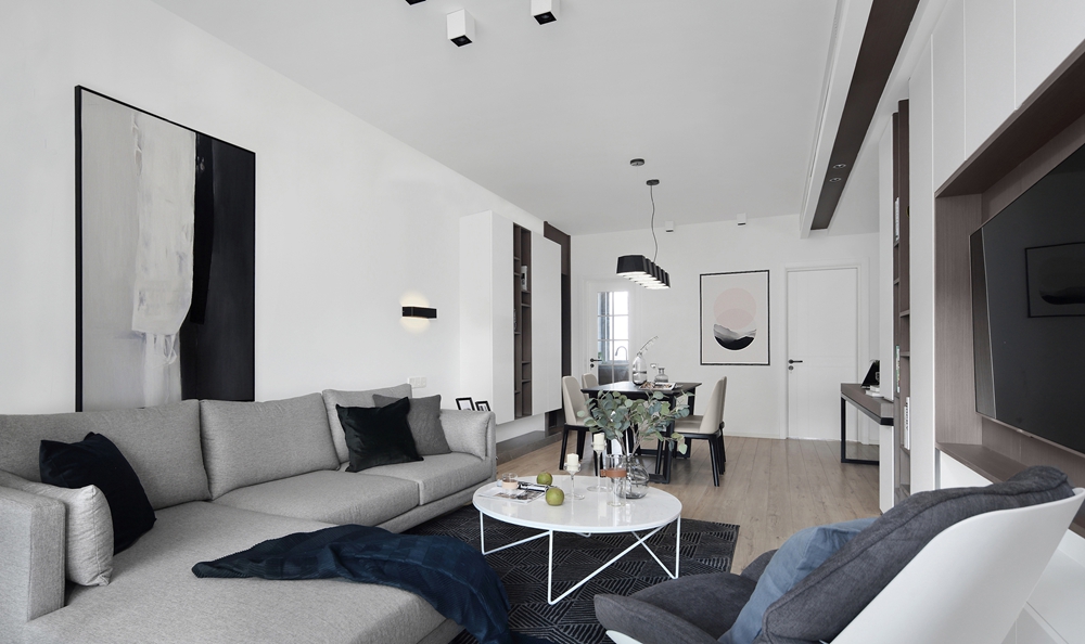 夫妻温馨家庭画面,南京家中的精致场面